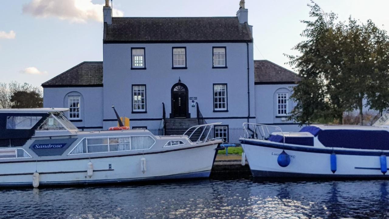 The Harbour Masters House Panzió Banagher Kültér fotó